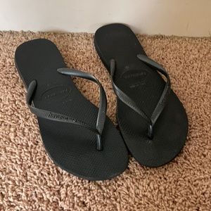 Havaianas black flip flops size 9-10 (39-40)